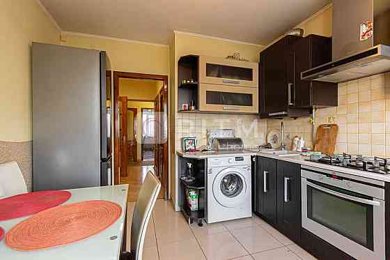 3-к. квартира з індивідуальним опаленням по вул. Й. Сліпого. Львов