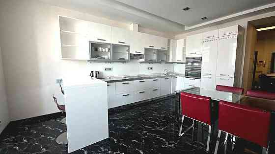 Здам в оренду  квартиру площею 175,5кв.м  пр. Науки, ЖК Класичний Днепр