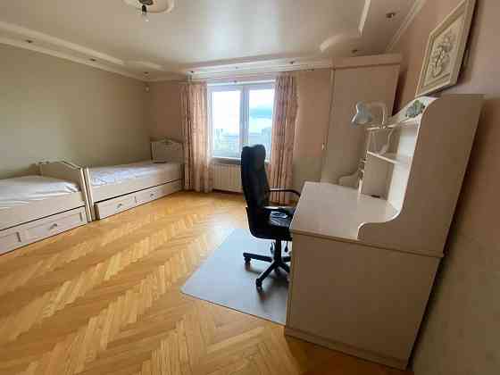 Оренда видова 3 кімнатна квартира Дарницький бульвар 8 Киев