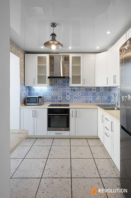 БЕЗ% 1 кім., кв. Солом`янський р-н, прсп. Повітряних Сил 17. Вокзальна Киев - изображение 1