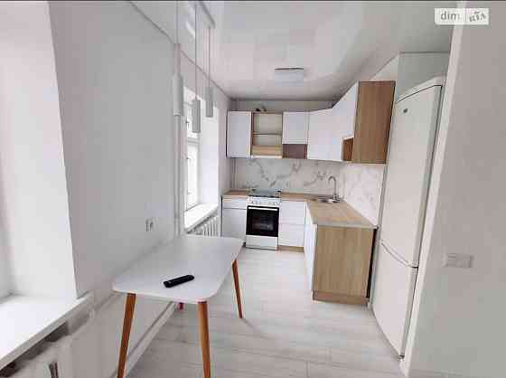 оренда 3 кімнатна центр Перемоги Квартира Победы Кременчуг