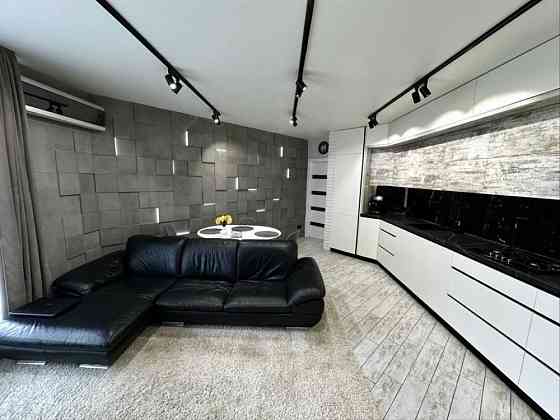 Сучасна Євро 3-кімнатна квартира з дизайнерським ремонтом. Власник Буча