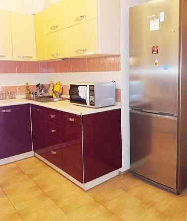 Здам 2-к. на  Лесі Українки, 24. Метро Печерська - 3 хвилини пішки Киев