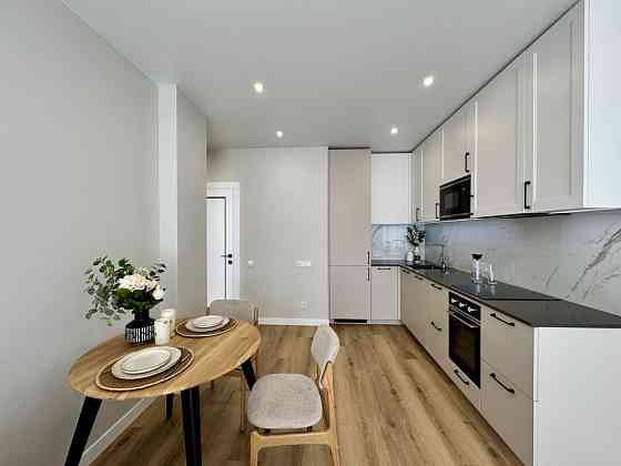 Дизайнерська 1к 43м2 з гардеробом в сучасному ЖК Республіка Киев