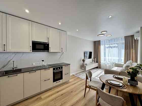 Дизайнерська 1к 43м2 з гардеробом в сучасному ЖК Республіка Киев