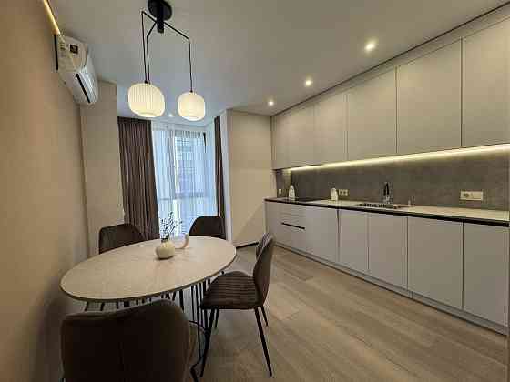 Продам простору трикімнатну квартиру на березі озера Ивано-Франковск