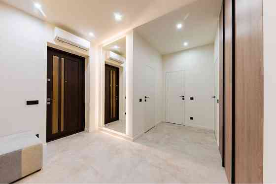 Продаж стильної квартири на першій лінії Набережної Ужгород