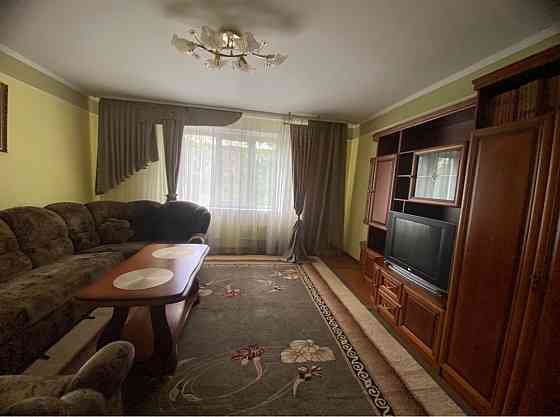 Продам 3-кімнатну квартиру Вараш