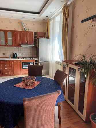 Здається затишна 3 к квартира без комісії вул.Білоруська Киев