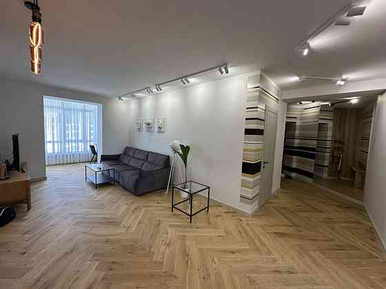 Елітна 3-кімнатна з дизайнерським ремонтом біля озера і парку Ивано-Франковск