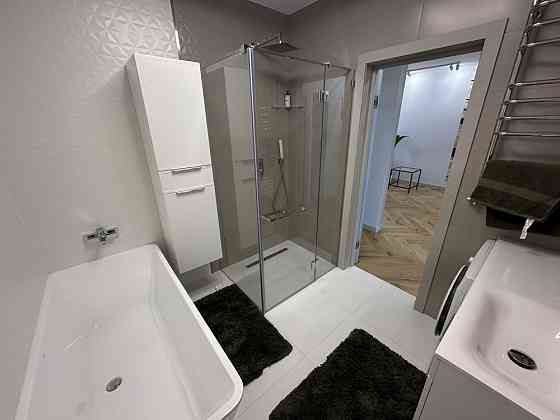 Елітна 3-кімнатна з дизайнерським ремонтом біля озера і парку Ивано-Франковск