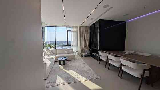 3 кімнатна  квартира з виглядом на міське озеро, дизайнерським ремотом Ивано-Франковск