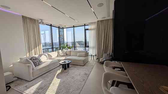 3 кімнатна  квартира з виглядом на міське озеро, дизайнерським ремотом Ивано-Франковск