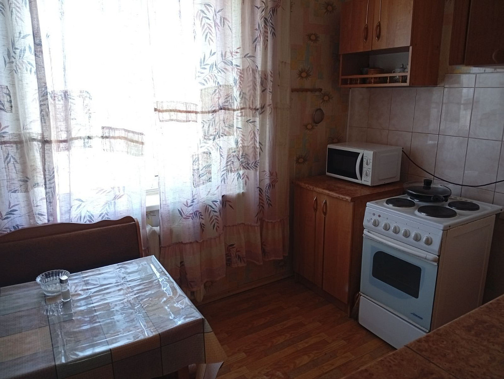 2 кімн  квартира у ЦМ районі  з меблями і технікою Кривой Рог - изображение 1