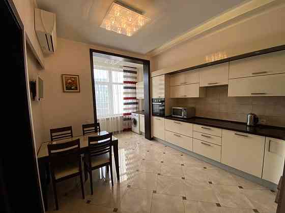 Новопечерськи Липки .Верхогляда (Драгомирова) 7 Киев