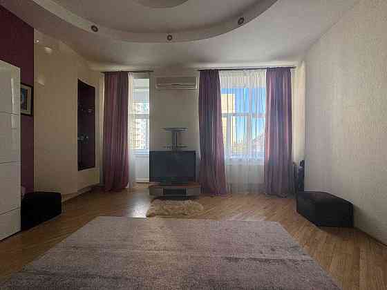 Січових Стрільців(Артема)40 Квартира + парко місця Історичний Центр Київ