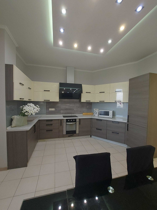 Продам 2 комн.кв. на Таирова, с ремонтом 82 м2. Одесса - изображение 1