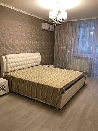 Сонячна Брама, Здановської 71В, Голосієво, простора Київ