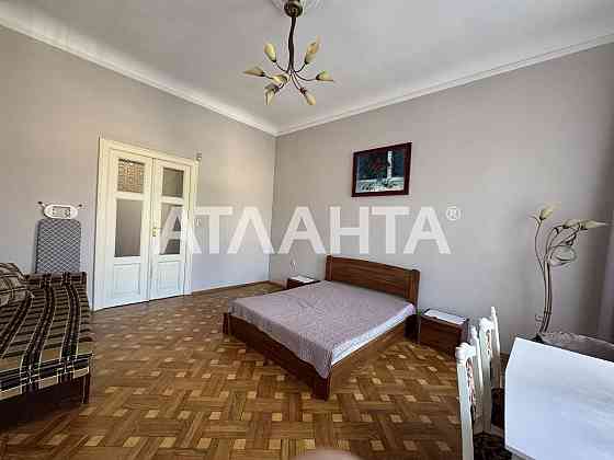 Продаж центр Галицький район інвестиція двох кімнатна фасадні вікна Львов