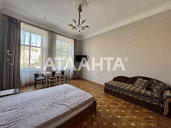 Продаж центр Галицький район інвестиція двох кімнатна фасадні вікна Львов