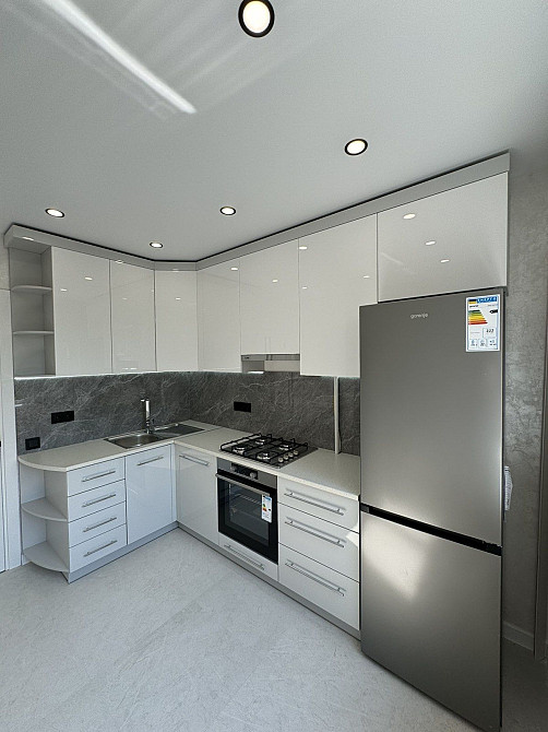 Продається 2 кімнатна квартира в районі Майдану Чернівці - зображення 2