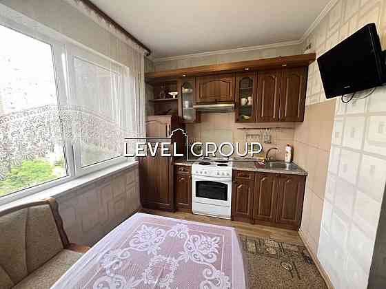 метро Теремки . 3кім з ремонтом 73м2 просп. Глушкова 39. Голосіївський Київ