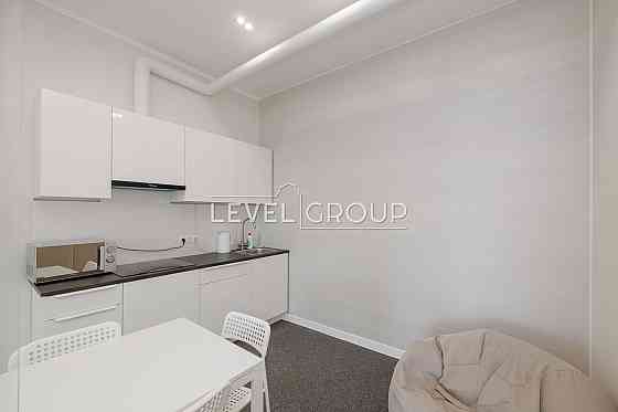 Продаж двокімнатної квартири на Подолі, Почайнинська, поруч метро Київ