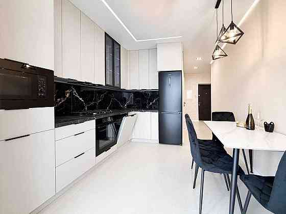 Сучасний простір в ритмі міста, панорамні краєвиди та 60м2 комфорту. Ивано-Франковск