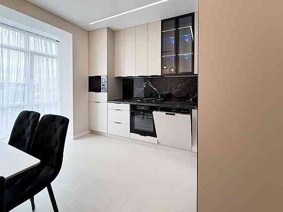 Сучасний простір в ритмі міста, панорамні краєвиди та 60м2 комфорту. Ивано-Франковск