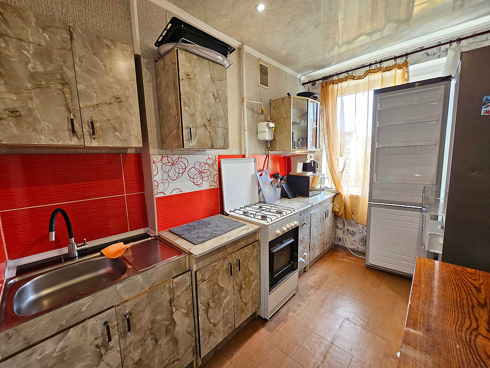 Сдаётся трёхкомнатная квартира мкрн. 7 Заречный Кривой Рог - изображение 1