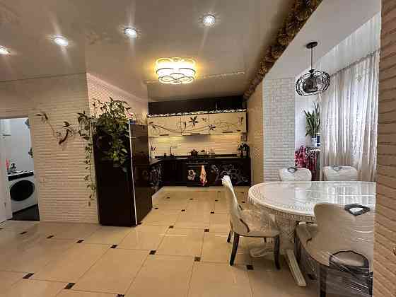 3 комнатная 93 метра Ремонт мебель техника  Новый  Газовый дом Одеса