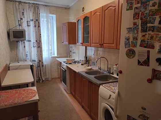 Центр. Площа. Трикімнатна.  5 спальних місць .Вся мебля та техніка. Чернигов