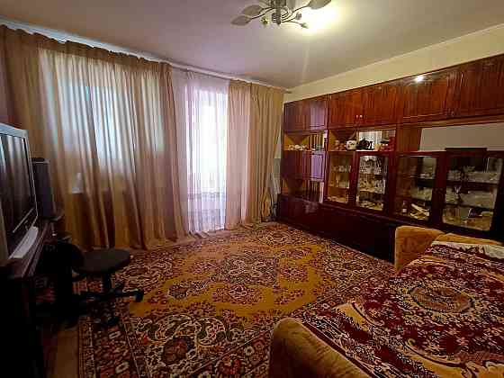 Центр. Площа. Трикімнатна.  5 спальних місць .Вся мебля та техніка. Чернигов