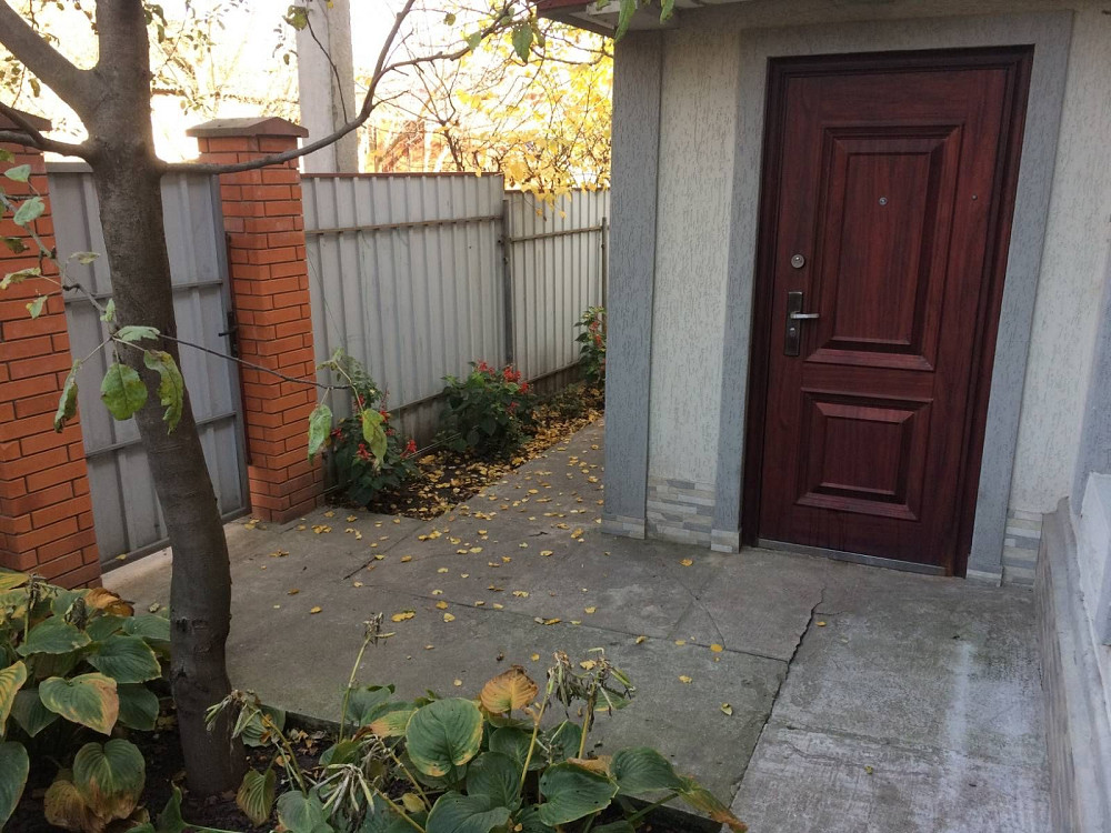 Двоповерхова квартира в приватному секторі. Полтава - изображение 1