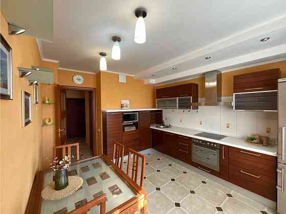 Продаж 2-к квартири, 72 м.кв, вул. В. Забіли, 5, метро Голосіївська Київ