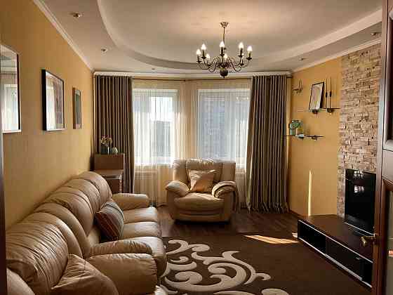 Продаж 2-к квартири, 72 м.кв, вул. В. Забіли, 5, метро Голосіївська Київ