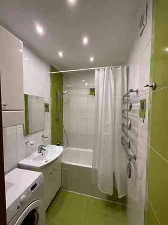 Продаж 2-к квартири, 72 м.кв, вул. В. Забіли, 5, метро Голосіївська Київ