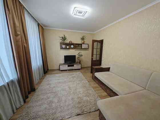 2 кім.сталінка по Соборній Ровно