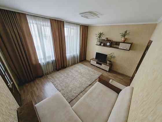 2 кім.сталінка по Соборній Ровно