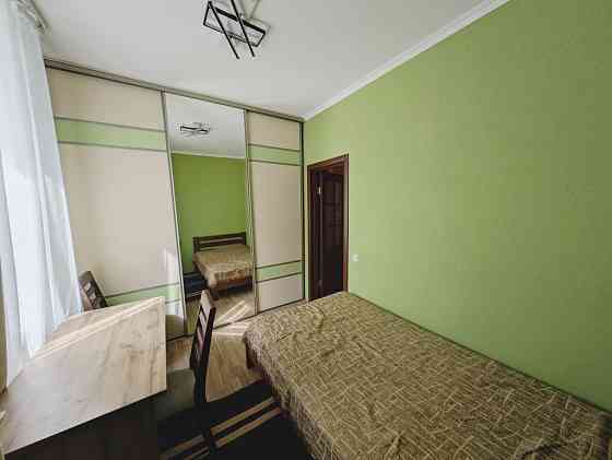 2 кім.сталінка по Соборній Ровно