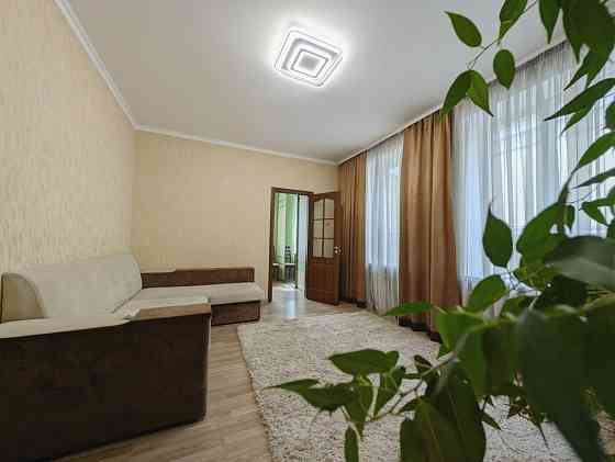 2 кім.сталінка по Соборній Ровно