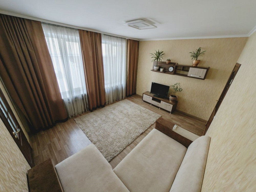 2 кім.сталінка по Соборній Ровно - изображение 2