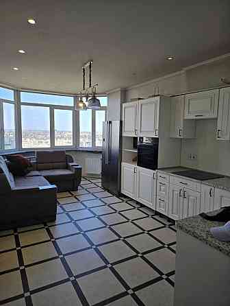 Простора двокімнатна квартира, м. Одеса, ЖК Романовський Одеса