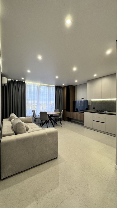 Шикарна 2к квартира з кухею-студіо/меблі/техніка/газове опалення/центр Ивано-Франковск - изображение 1