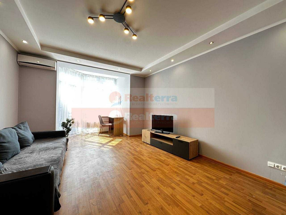 Простора двокімнатна 82 кв.м., вул. Здановської, після ремонту Київ - зображення 8