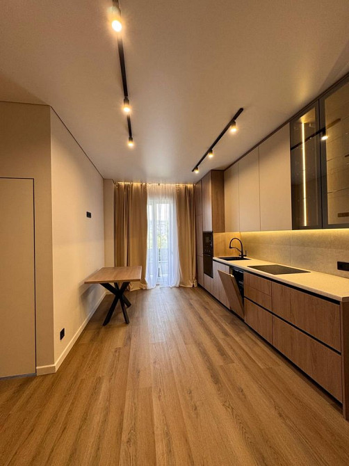 Продаж гарної сучасної квартири в центральній частині міста Ужгород - изображение 2