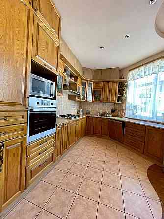 Оренда 3-кімнатної квартири в ближньому центрі вул. Ганни Барвінок 1 Львов