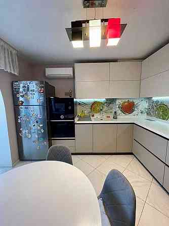 Продаж видової 3 кімнатної квартири Урлівська 38а , Осокорки , Позняки Київ