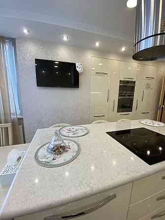 Продам 4  кімнатну квартиру бульвар Голосіївський 30-Б, м "Деміівська" Київ