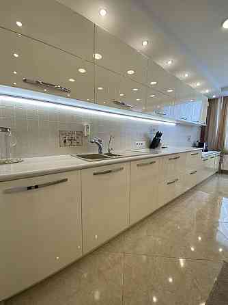 Продам 4  кімнатну квартиру бульвар Голосіївський 30-Б, м "Деміівська" Київ